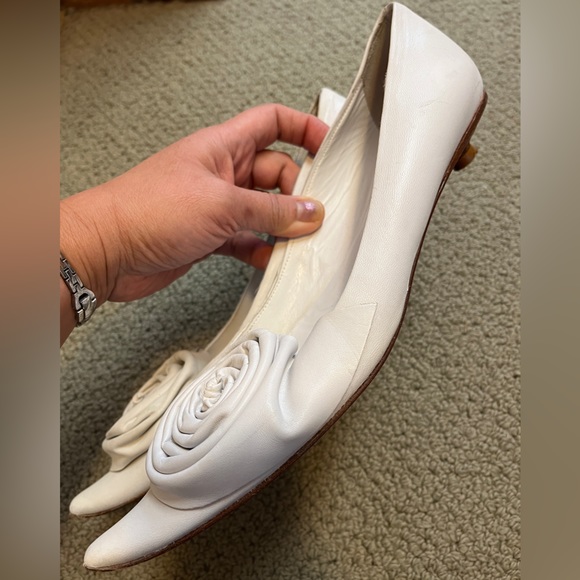 ALIMA White Rose Leather Kitten Heel Pointed Shoe Flower Statement Rosette Cute - Picture 11 of 13